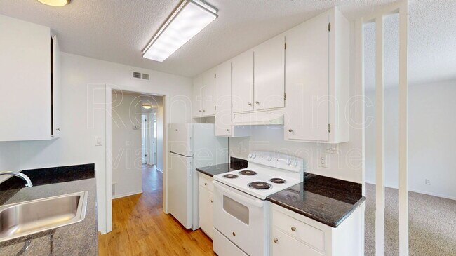 827 Las Gallinas Ave-Unit -302 in San Rafael, CA - Building Photo - Building Photo