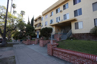 Eleven Eleven Apartments in Los Angeles, CA - Foto de edificio - Building Photo