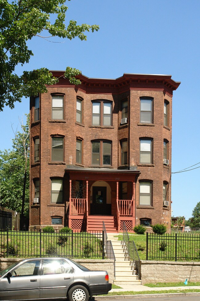 200-202 Park Ter in Hartford, CT - Foto de edificio - Building Photo