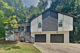 2520 Deerfield Dr in Kennesaw, GA - Building Photo