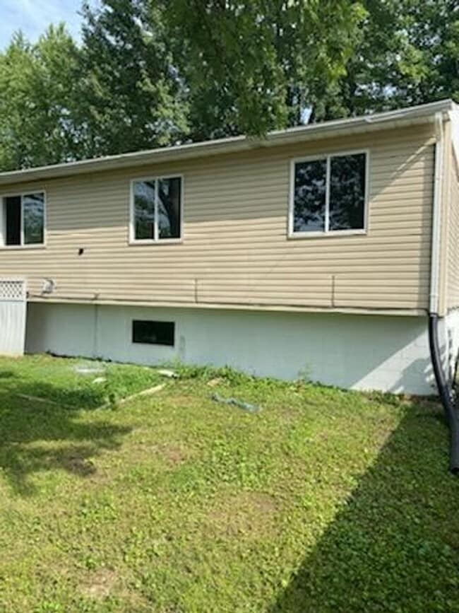 1342 Essex Dr in Lima, OH - Building Photo - Building Photo