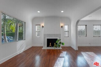 927 N Edinburgh Ave in West Hollywood, CA - Building Photo - Building Photo