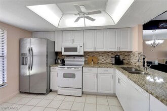 131 Cypress Way E in Naples, FL - Building Photo - Building Photo