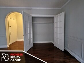 544 W Surf St, Unit 2 in Chicago, IL - Building Photo - Building Photo