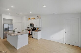 3749 NE 15th Pl in Cape Coral, FL - Building Photo - Building Photo