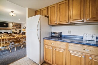 768 E Mountain Rd, Unit Highridge B12 in Killington, VT - Foto de edificio - Building Photo