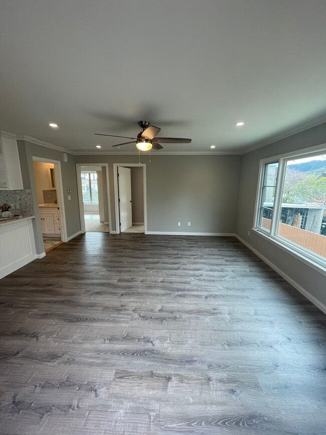 2334 Del Mar Rd, Unit Apartment in Montrose, CA - Building Photo - Building Photo