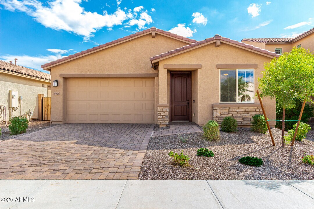 17625 W Colter St in Litchfield Park, AZ - Building Photo