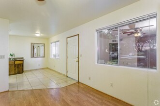 701 W 4th Ave in Chico, CA - Building Photo - Building Photo