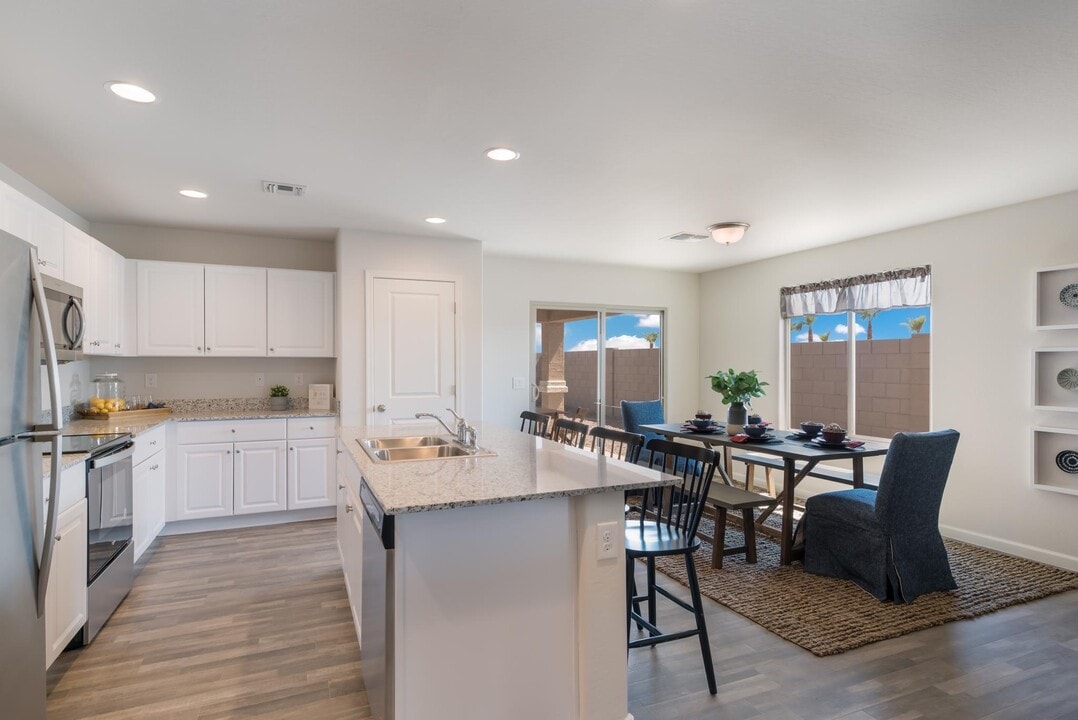 2412 Village Dr in Bullhead City, AZ - Building Photo