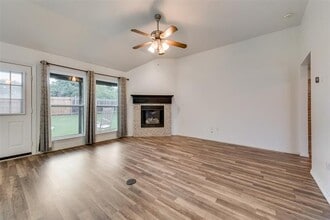 106 S 3rd Ave in Mansfield, TX - Building Photo - Building Photo