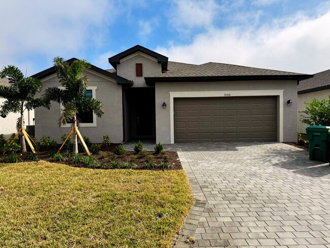 property at 1596 Saddlewood Cir