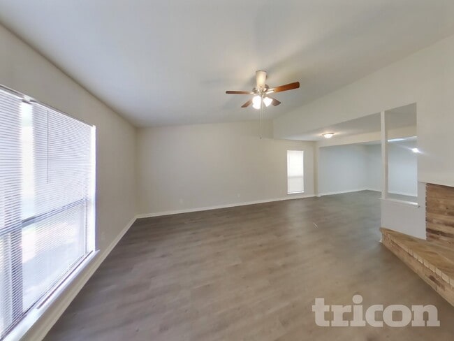 2106 Newbury Dr in Arlington, TX - Building Photo - Building Photo