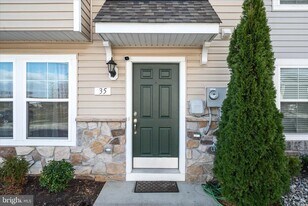 35 Mengel Rd in Martinsburg, WV - Building Photo