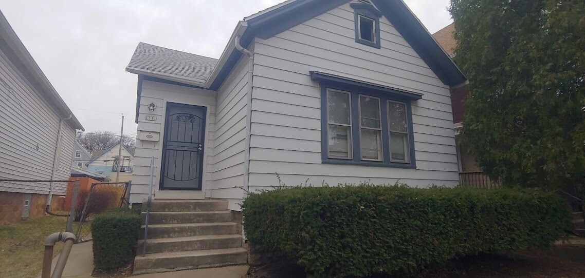1311 S 21st St in Milwaukee, WI - Building Photo