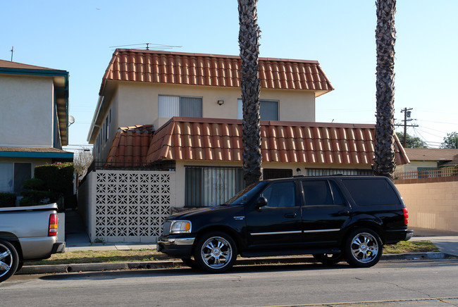 561 Hyde Park Pl in Inglewood, CA - Building Photo - Building Photo