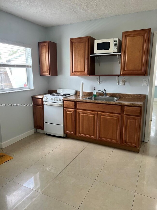 11546 SW 135th Ln in Miami, FL - Building Photo - Building Photo