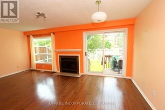 6075 Pineglade Crescent in Ottawa, ON - Building Photo - Building Photo