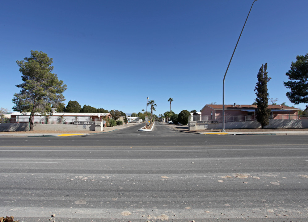 Parklane Mobile Estates in Tucson, AZ - Building Photo