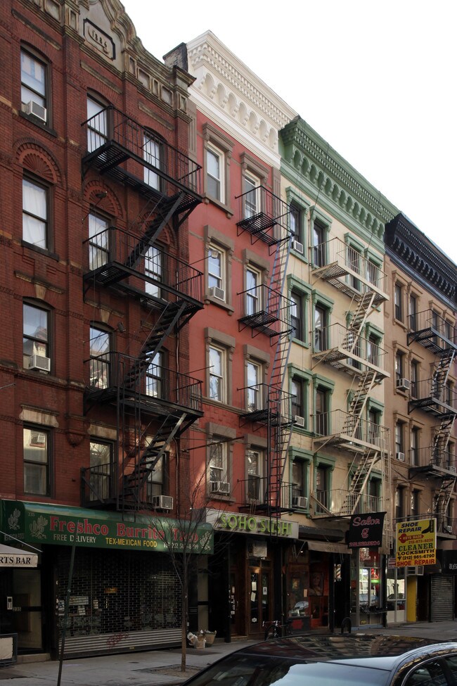 231 Sullivan St in New York, NY - Building Photo - Building Photo