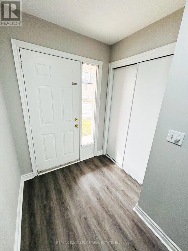 16 Nelson Trl in Welland, ON - Building Photo - Building Photo