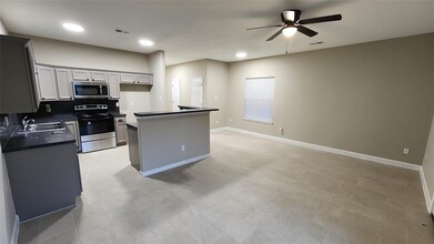 8112 Woodward St-Unit -A in Houston, TX - Building Photo - Building Photo