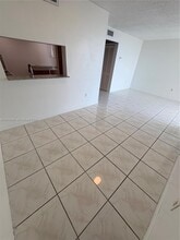 11800 SW 18th St in Miami, FL - Building Photo - Building Photo