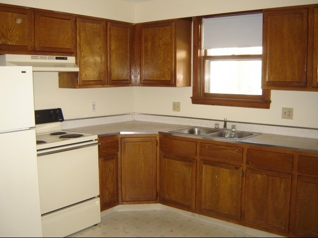 Berkley Arms Apartments in Springfield, MA - Building Photo - Interior Photo