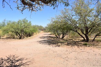 5902 E Calle De La Tierra in Hereford, AZ - Building Photo - Building Photo