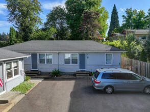 Berna Court in Portland, OR - Building Photo - Building Photo