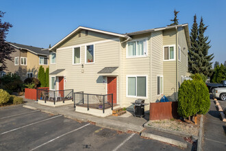 Pine Village Condominiums in Everett, WA - Building Photo - Primary Photo