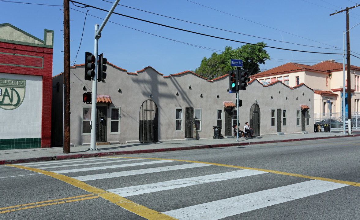 5201 S Hoover St in Los Angeles, CA - Building Photo