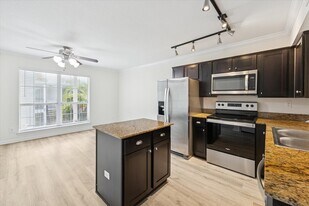 300 Pecore St in Houston, TX - Building Photo