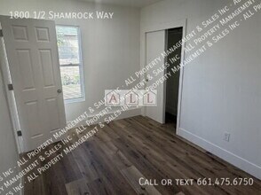 1800 Shamrock Wy in Bakersfield, CA - Building Photo - Building Photo