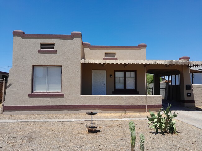 property at 1622 W Polk St