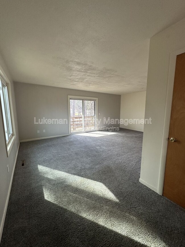 9325 S Westnedge Ave in Portage, MI - Building Photo - Building Photo