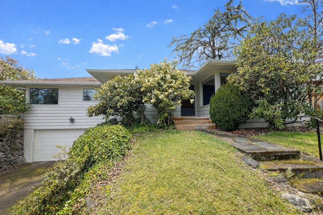 property at 2815 SW Sunset Blvd