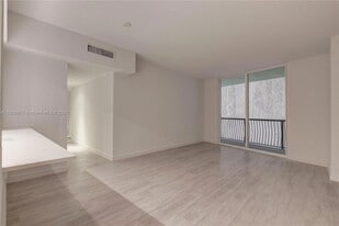 1756 N Bayshore Dr in Miami, FL - Building Photo