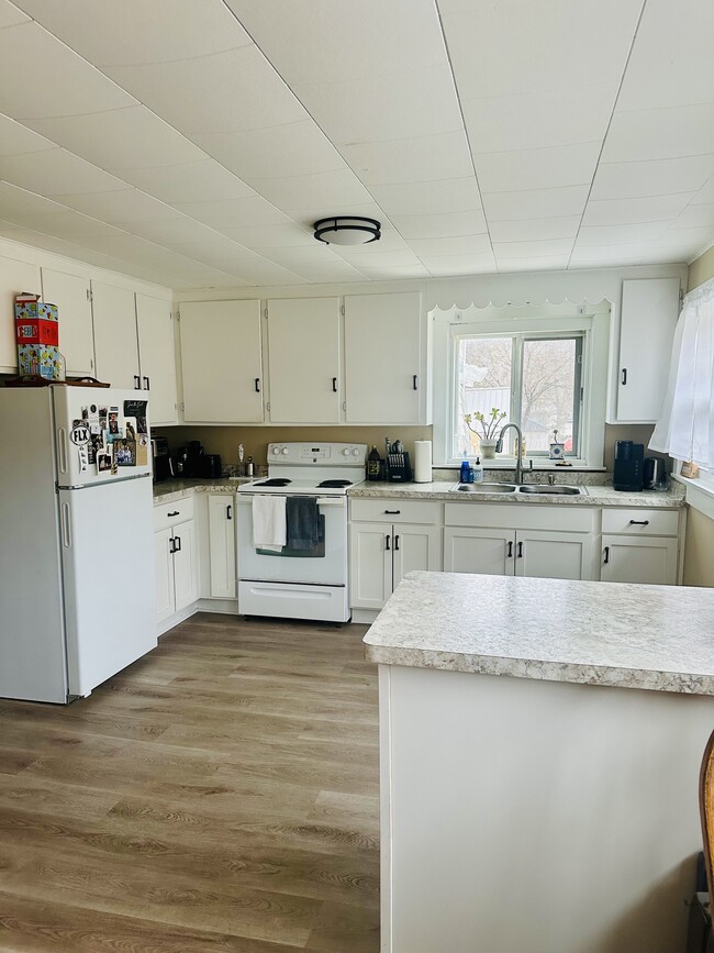 41 Main St, Unit 3 in Hammondsport, NY - Building Photo - Building Photo