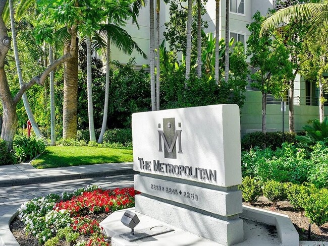 2233 Martin, Unit 413