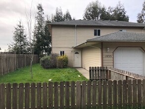 1025-1035 Kentucky Ave in Coos Bay, OR - Building Photo - Building Photo