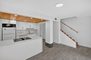 6667 Miller Dr in Miami, FL - Building Photo