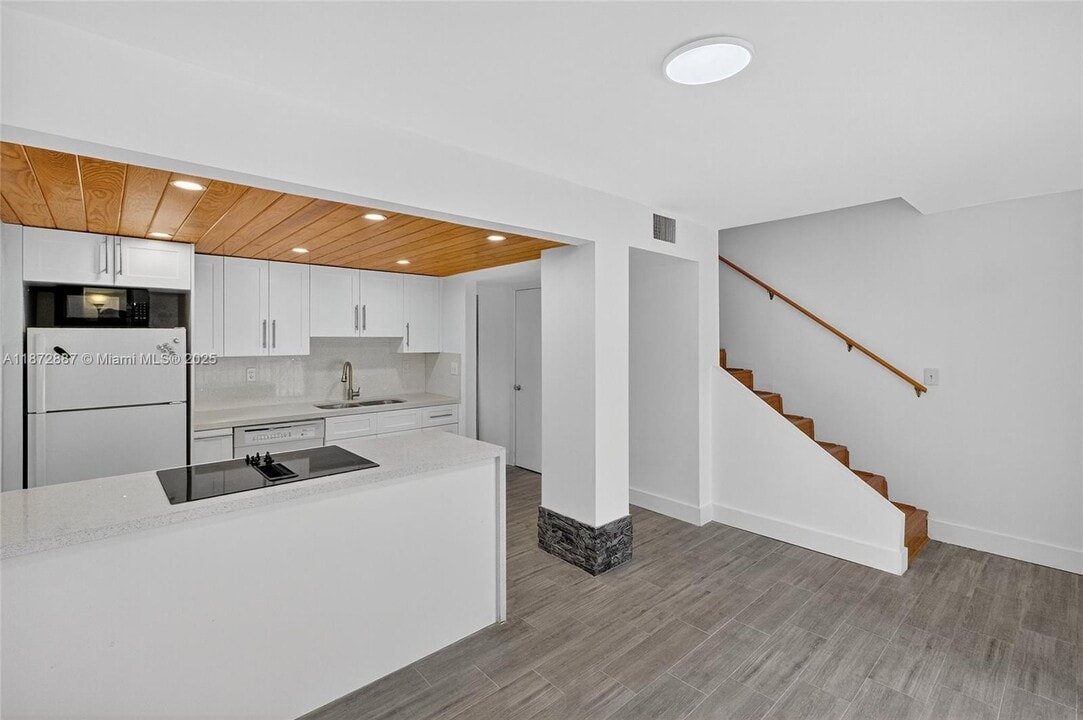 6667 Miller Dr in Miami, FL - Foto de edificio