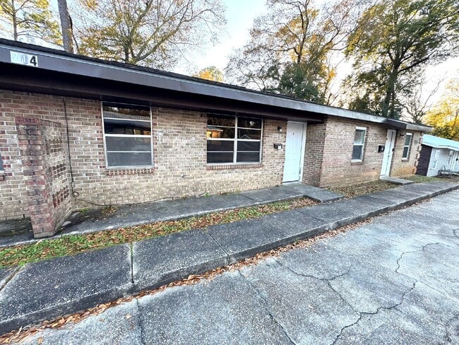 property at 704 S Edgewood Dr