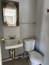 22 Pleasant St in Enfield, CT - Building Photo - Building Photo
