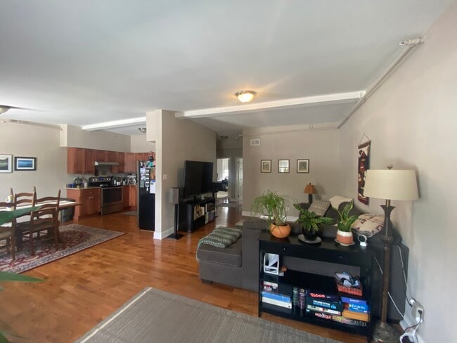49 E Butler Ave, Unit 3B in Ambler, PA - Foto de edificio - Building Photo