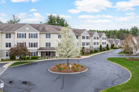 Crescent Gate at Sturbridge in Fiskdale, MA - Foto de edificio - Building Photo