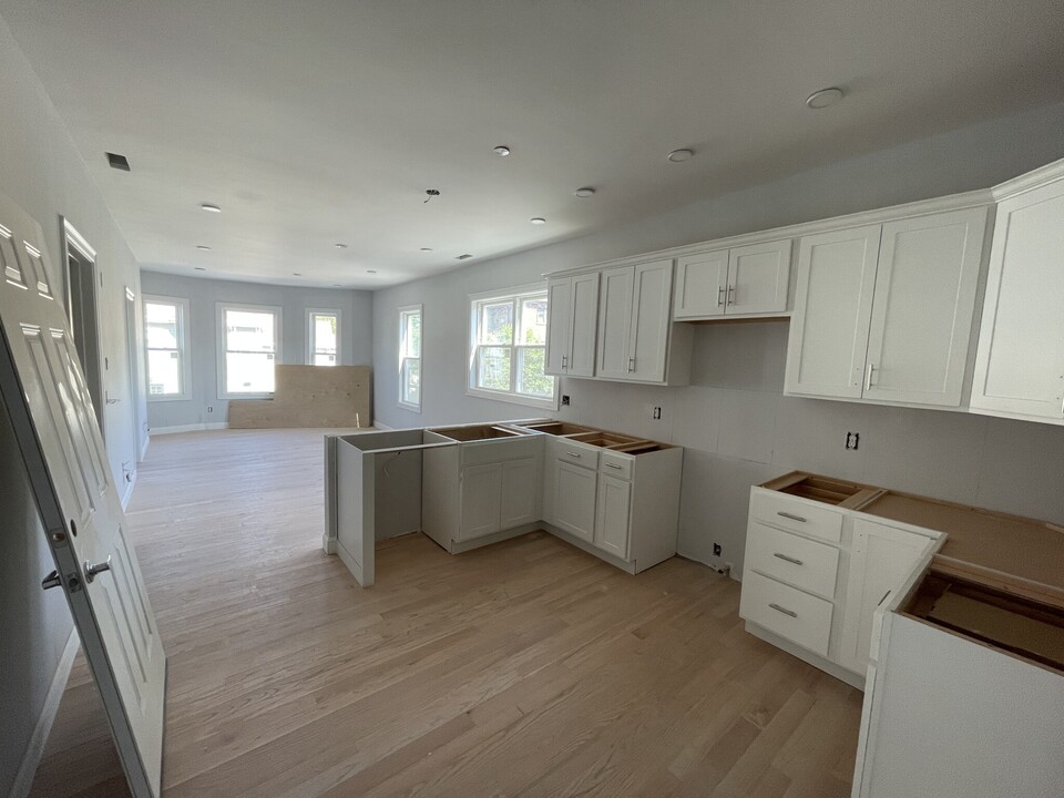 130 Cross St, Unit 4 in Somerville, MA - Foto de edificio