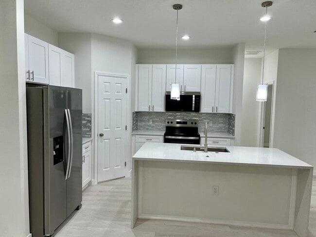 691 San Filippo Dr SE in Palm Bay, FL - Building Photo - Building Photo