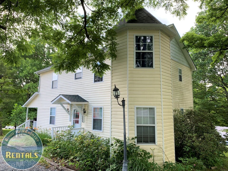 179 Saddle Hills Rd in Blowing Rock, NC - Building Photo